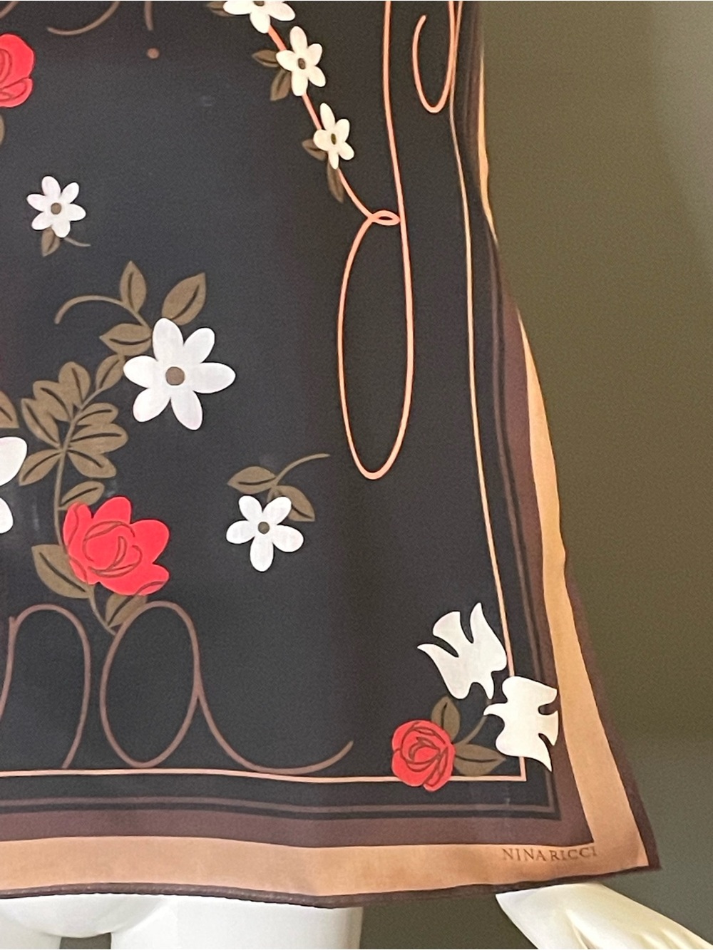 Gorg Vintage Nina Ricci Silk Blend Scarf 23 In Sq Excellent Condition - Picture 10 of 11
